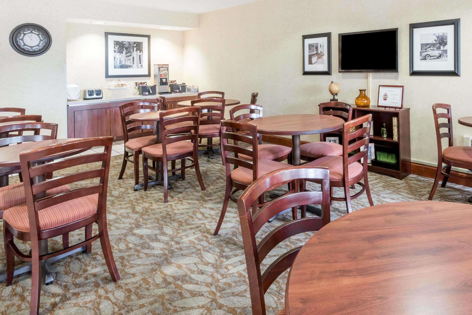 Red Roof Inn Prattville Exterior photo